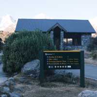 NEW ZEALAND’S FAMOUS GLACIER 