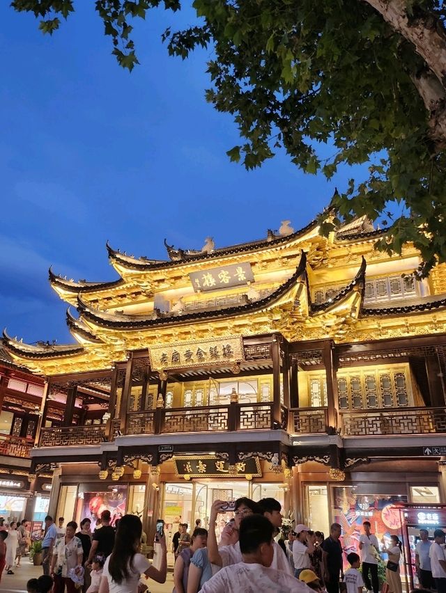 YUYUAN GARDEN >เสี่ยวหลงเปาหลอดดูด<