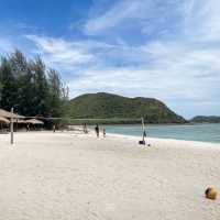 หาดลูกลม เกาะแสมสาร…