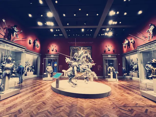 The Art Institute of Chicago: Masterpieces from Ancient to Modern Times, Suitable for Any Occasion.