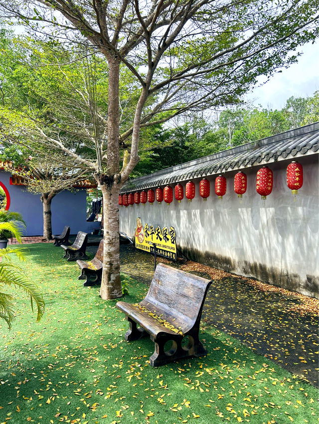 Stunning Tian Pao Kong Chinese Temple in Yong Peng