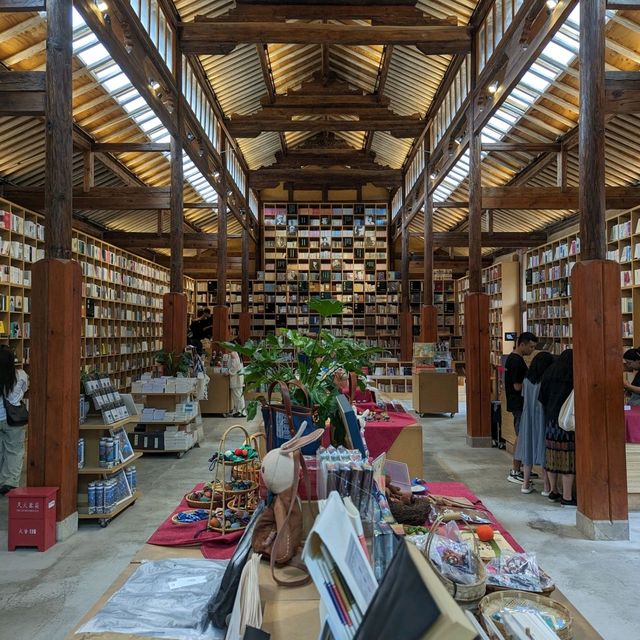 Book Lovers Rejoice in This Cute Bookstore in Shaxi