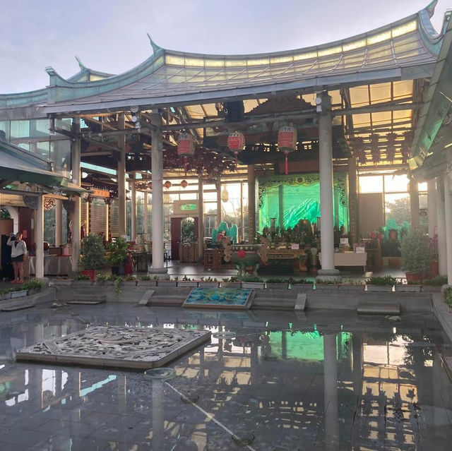 【8月好去處】玻璃廟宇，神隱少女般的景象