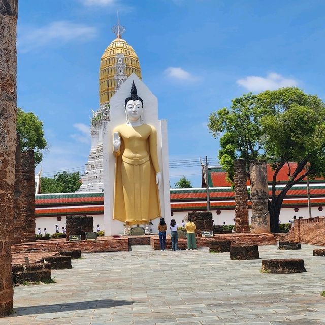 สักการะพระพุทธชินราช พิษณุโลก