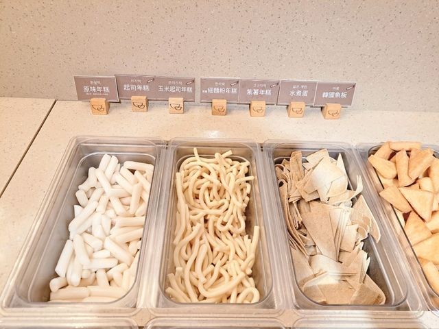 兩餐🥘｜韓國火鍋年糕吃到飽，特色年糕韓式炸雞令人驚艷👍