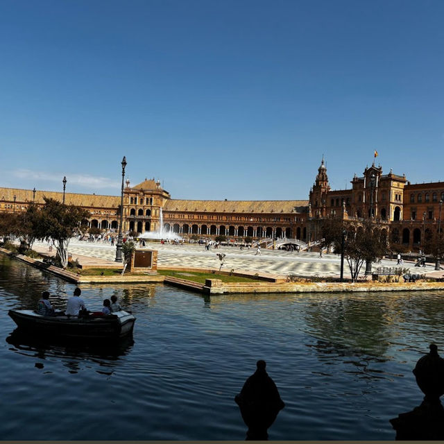 Plaza de América – A Romantic Garden Stroll