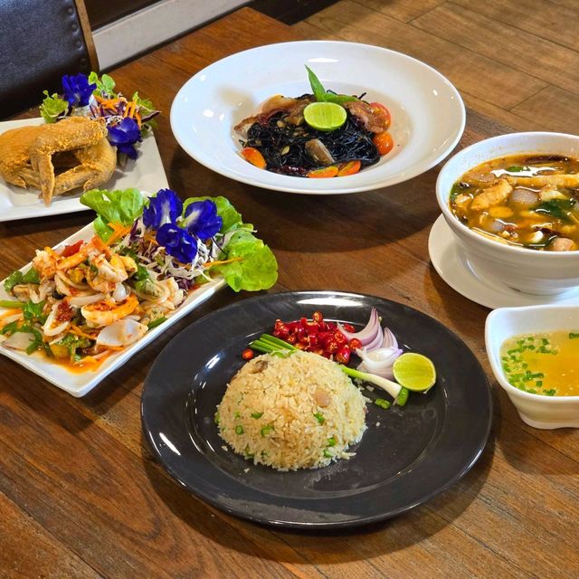 โรงแรม Chatnipa Beach Resort