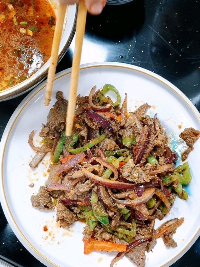 LANZHOU BEEF NOODLES AT SUZHOU RAILWAY STATION