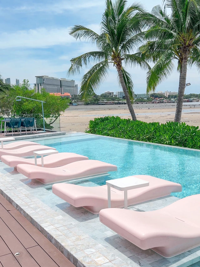 ที่พักติดทะเลพัทยา บรรยากาศซานโตรินี่ 🏖️