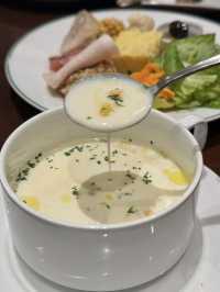 【京都/烏丸】パリの雰囲気が漂う本格フレンチとカフェが楽しめるお店