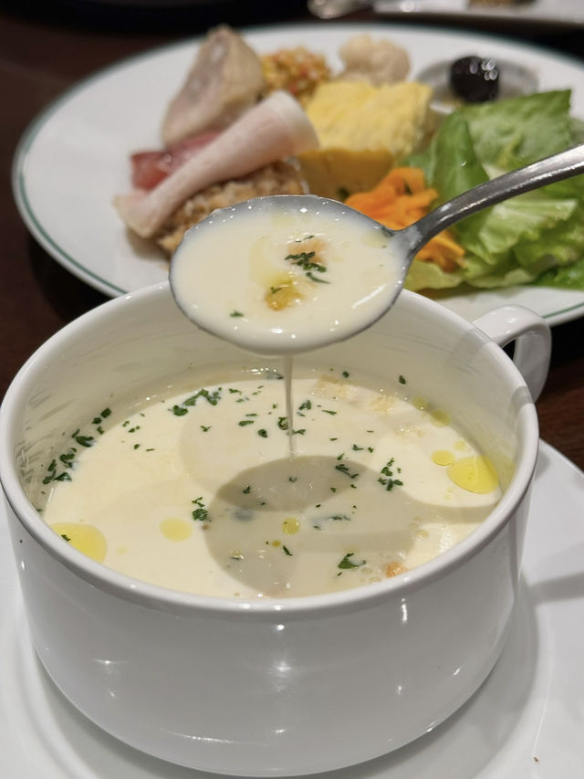 【京都/烏丸】パリの雰囲気が漂う本格フレンチとカフェが楽しめるお店