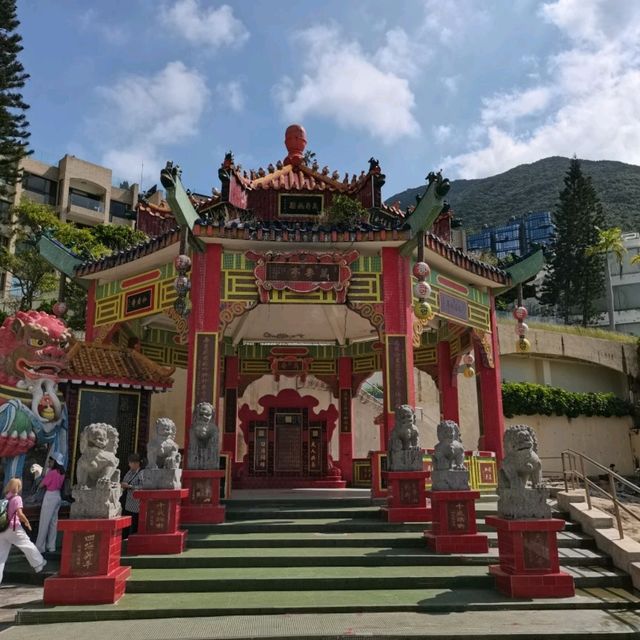 ไหว้ขอพรเจ้าแม่กวนอิมริมทะเลที่ Repulse Bay