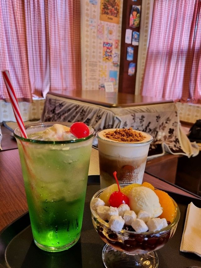 일본 풍의 다다미와 피규어들~! 인테리어 맛집 카페☕️