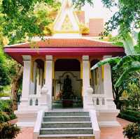 泰國曼谷著名皇家古跡寺廟景點:Wat Krua Wan Worawiharn，建築華麗雄偉，適合打卡拍照📸
