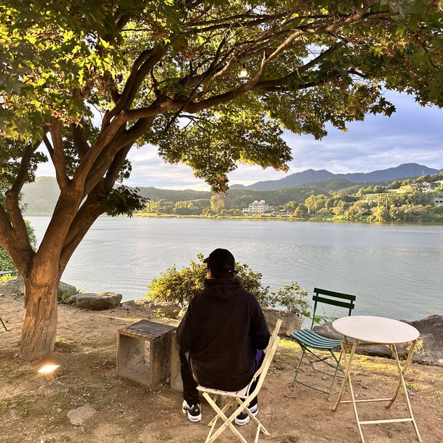 강변에 펼쳐진 유럽 감성의 카페 무르🏞️