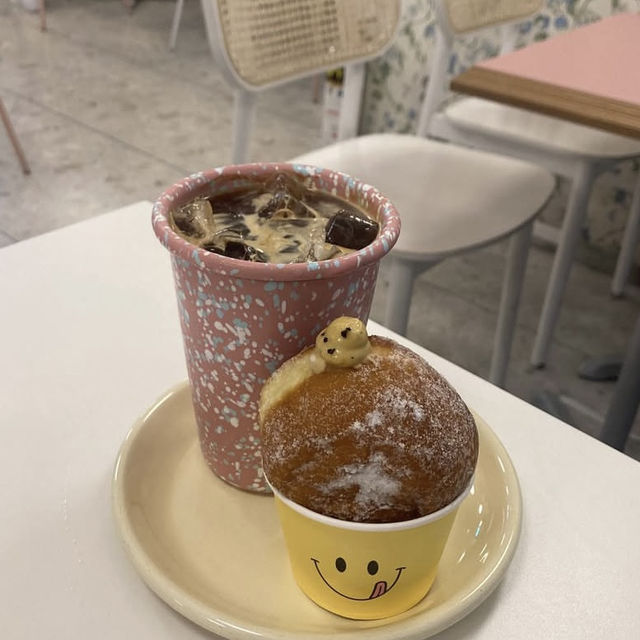 韓国🇰🇷ふわふわであま~いドーナツが大人気のドーナツ屋さん🍩