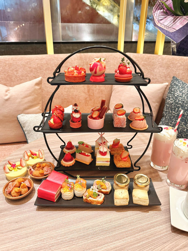 Strawberry adventure afternoon tea🍓