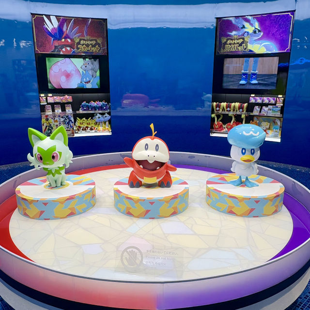 沖繩Pokemon Center-大型風速狗及椰樹蛋店外迎賓