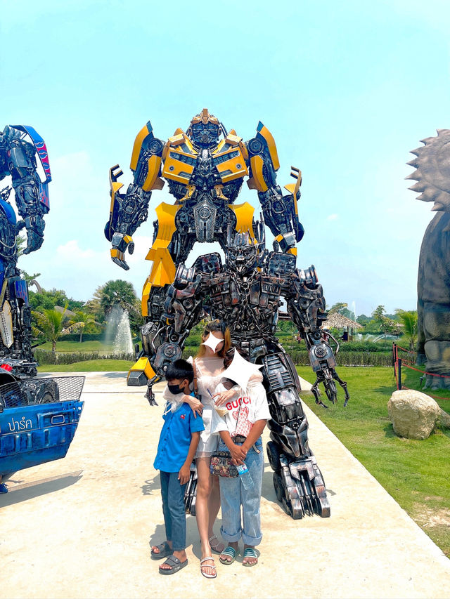 Yareena Park: สวนสวยและคาเฟ่สุดชิล