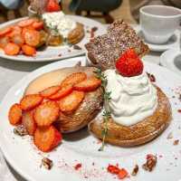 **Perfect Evening Tea Time at Café & Books bibliothèque**