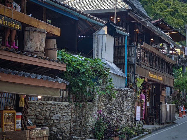 Mae Kampong Village 
