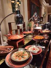นบุฟเฟ่มื้อค่ำที่ห้องอาหาร The Dining Room