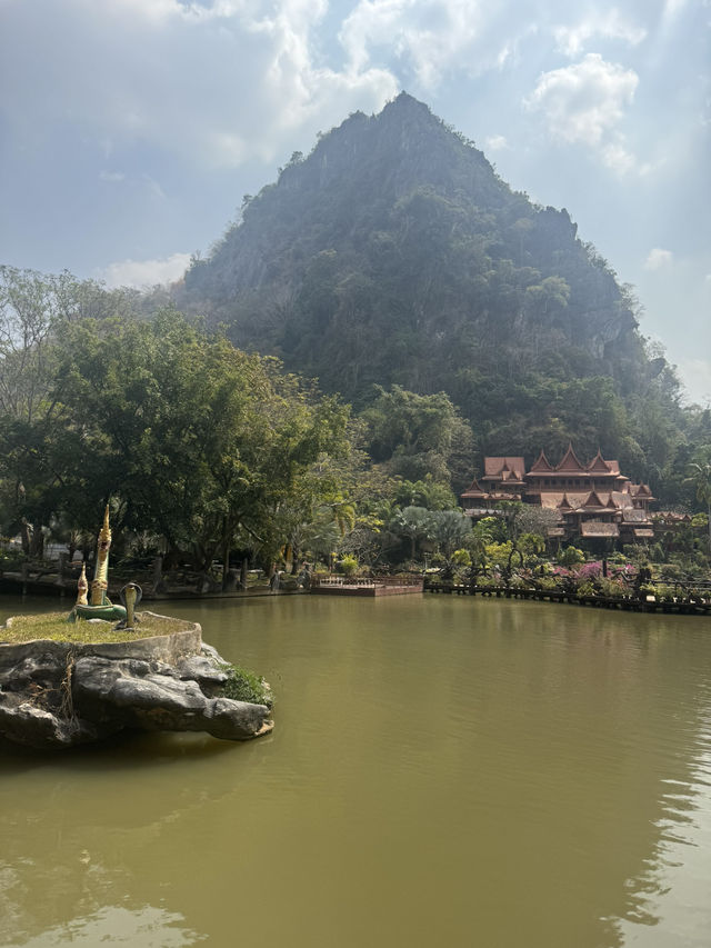 วัดถ้ำเขาวง อุทัยธานี