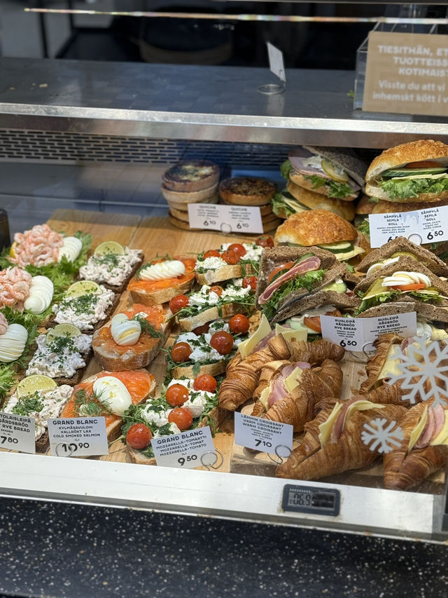 Tea Time in Helsinki: A Stylish Experience🫖
