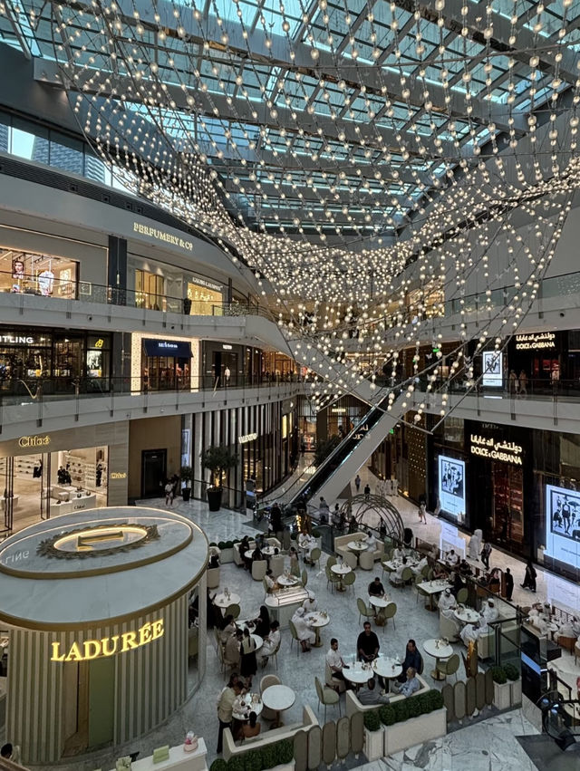 Dubai Mall: The Ultimate Shopping and Entertainment Destination