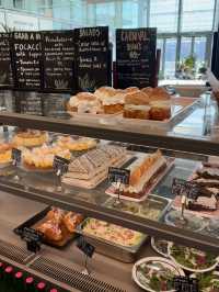 A Unique Café Experience at Munch Deli & Coffee 🎨☕🇳🇴