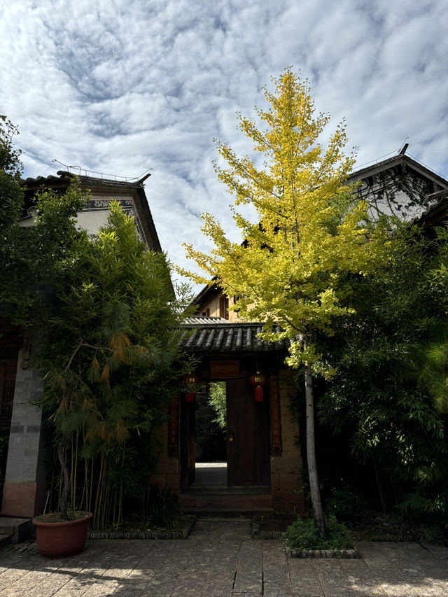 沙溪古鎮：穿越時空！✨ 感受不一樣的雲南風情！🏞️