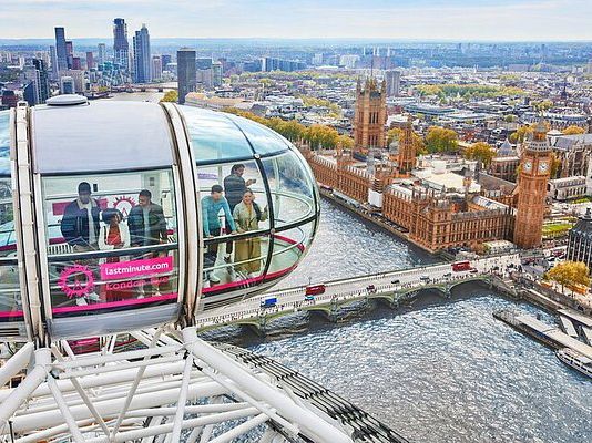 "London: A Vibrant Blend of History and Modernity"