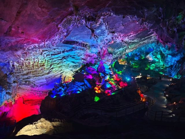 清遠連州地下河，遊地下河看地下溶洞