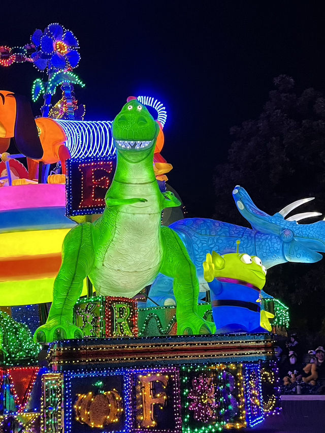 【ディズニー】ディズニーランドのナイトパレード！