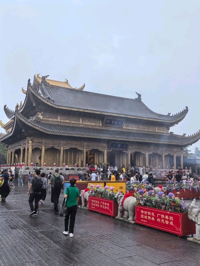 Mount Emei , A Majestic Spiritual & Natural Wonder 