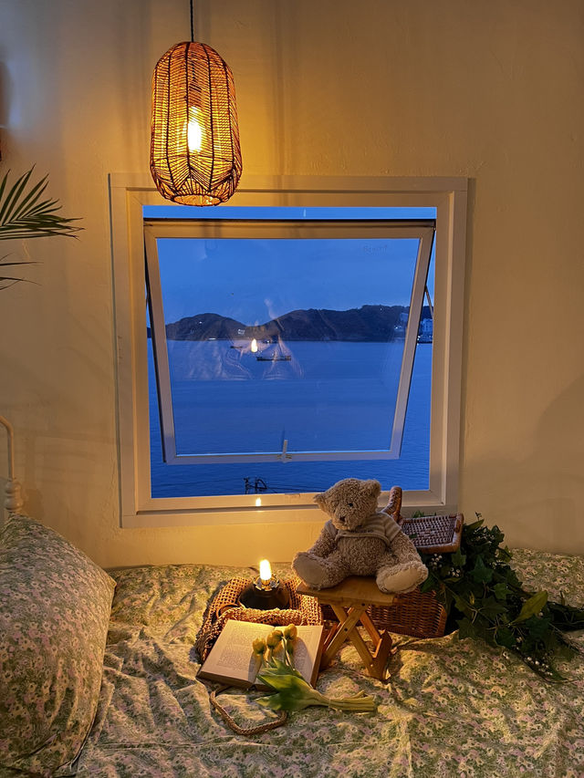 Whimsical Seaside Café in Huinnyeoul Busan: Cozy Vibes & Cute Decor! 🐻
