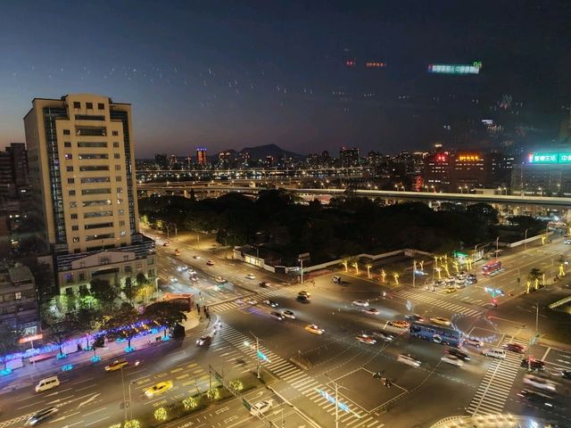 住好住滿24小時，擁有百萬夜景的台北科技潮飯店