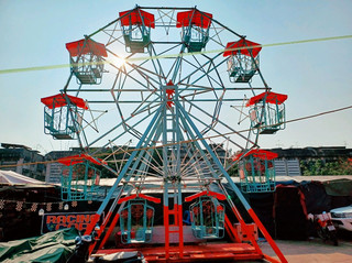 Famous night market attractions in downtown Bangkok, Thailand: Huai Khwang Night Market, a famous local night market with a Ferris wheel, suitable for leisure shopping, check-in and taking photos📸