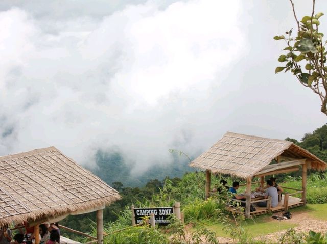 ร้านอาหารที่ ม่อนแจ่ม แคมปิ้ง รีสอร์ท 