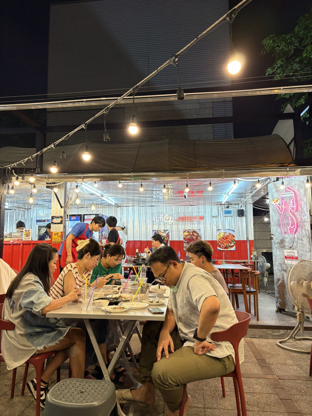 ร้านจบที่ยำ ห้าแยกลาดพร้าว