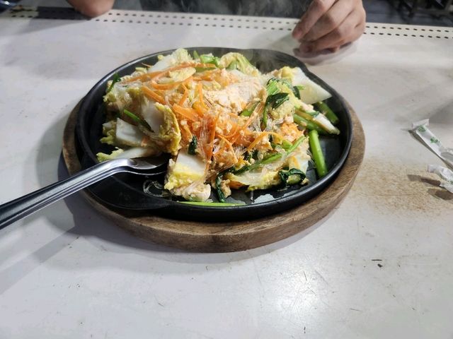 คู่แฝด สุกี้กระทะร้อน ท่าศาลา