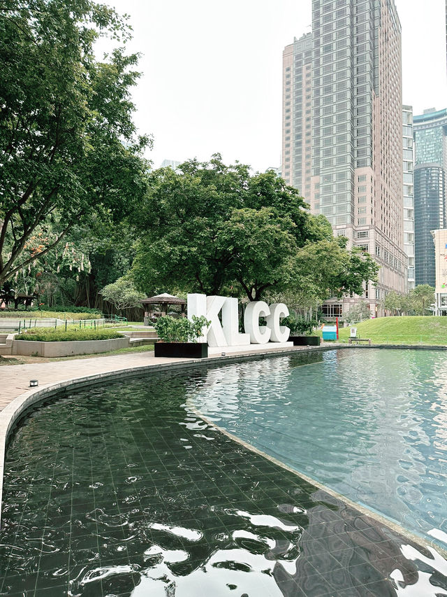 A Majestic Raya Beneath the Twin Towers