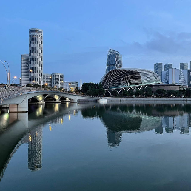 Merlion Park: Singapore’s Iconic Symbol of Heritage & Modernity