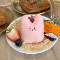 super cute dessert you might leave the cafe starving