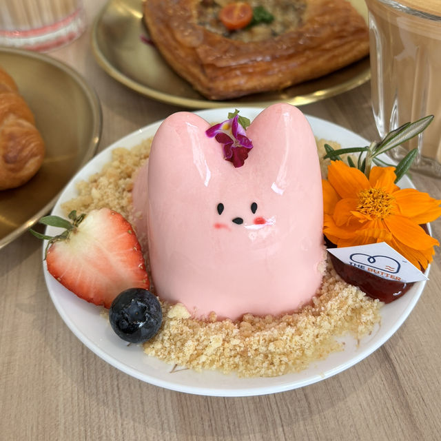 super cute dessert you might leave the cafe starving