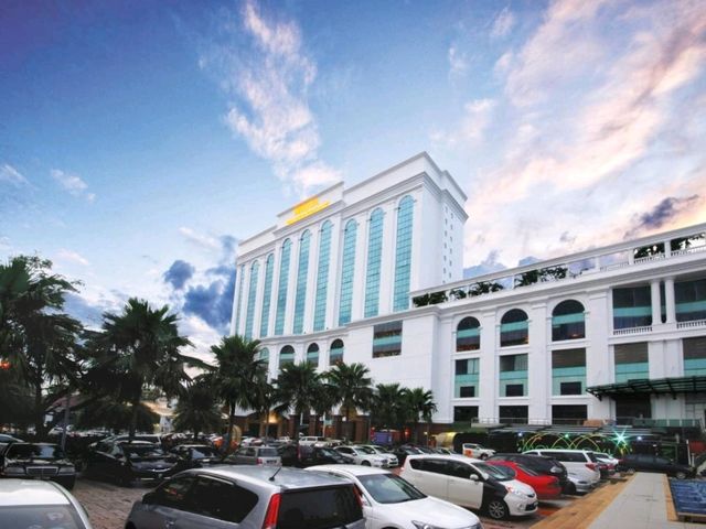 "Harbor Views & City Vibes: A Classic Stay at Berjaya Waterfront"