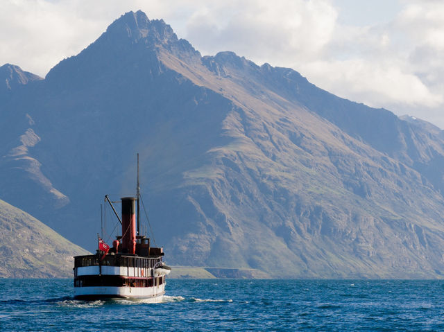 紐西蘭南島必來｜皇后鎮 Queenstown｜夕陽下的湖畔小鎮