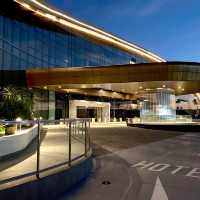 “Dusit Thani Laguna – A Tranquil Thai-Inspired Oasis in Singapore”