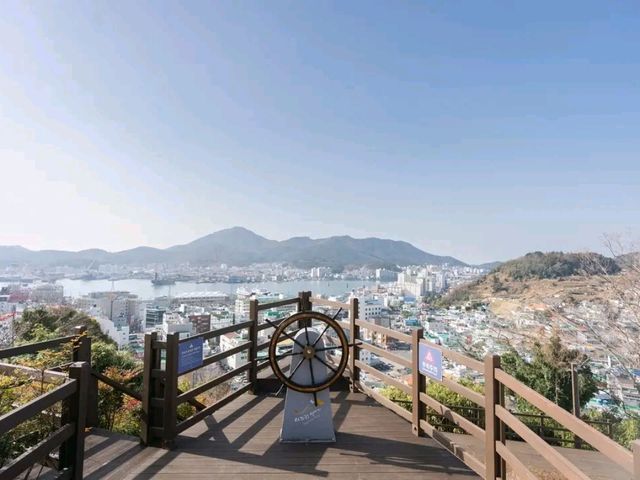 Tranquility by the Water: A Stroll Through Seoho Park