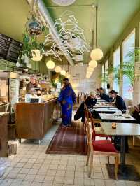 Slow Strolling in Stockholm – History, Meatballs & Cozy Breaks